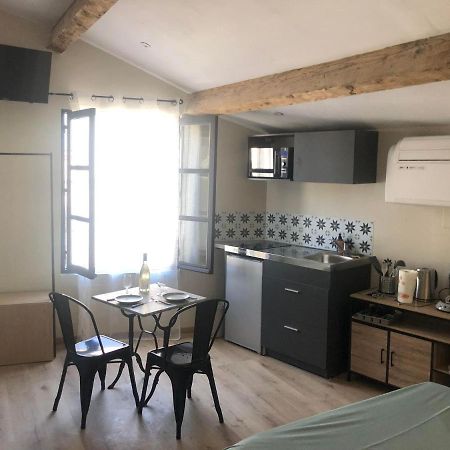 Arles: Studio De La Place Экстерьер фото