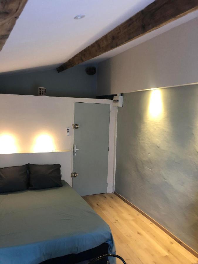 Arles: Studio De La Place Экстерьер фото