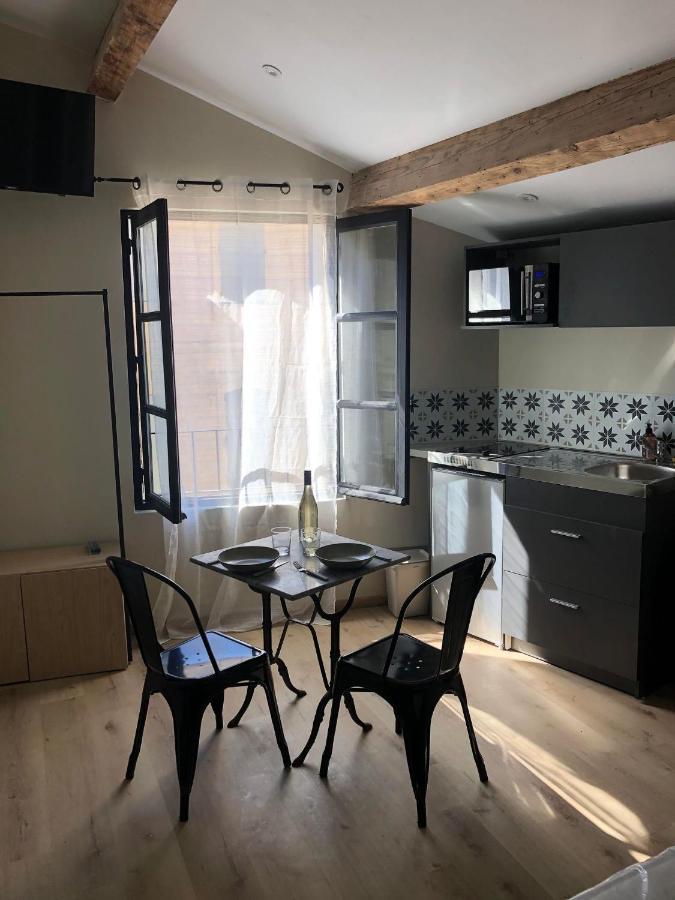 Arles: Studio De La Place Экстерьер фото